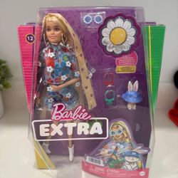 Barbie - Extra 12 Blonde with Floral Outfit and Pet Bunny 