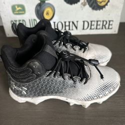 Boys Under Armour Football Cleats Size 1Y