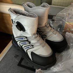 Kids Size 5 (EU 37) Snow Boots, Escondido Ca 92026