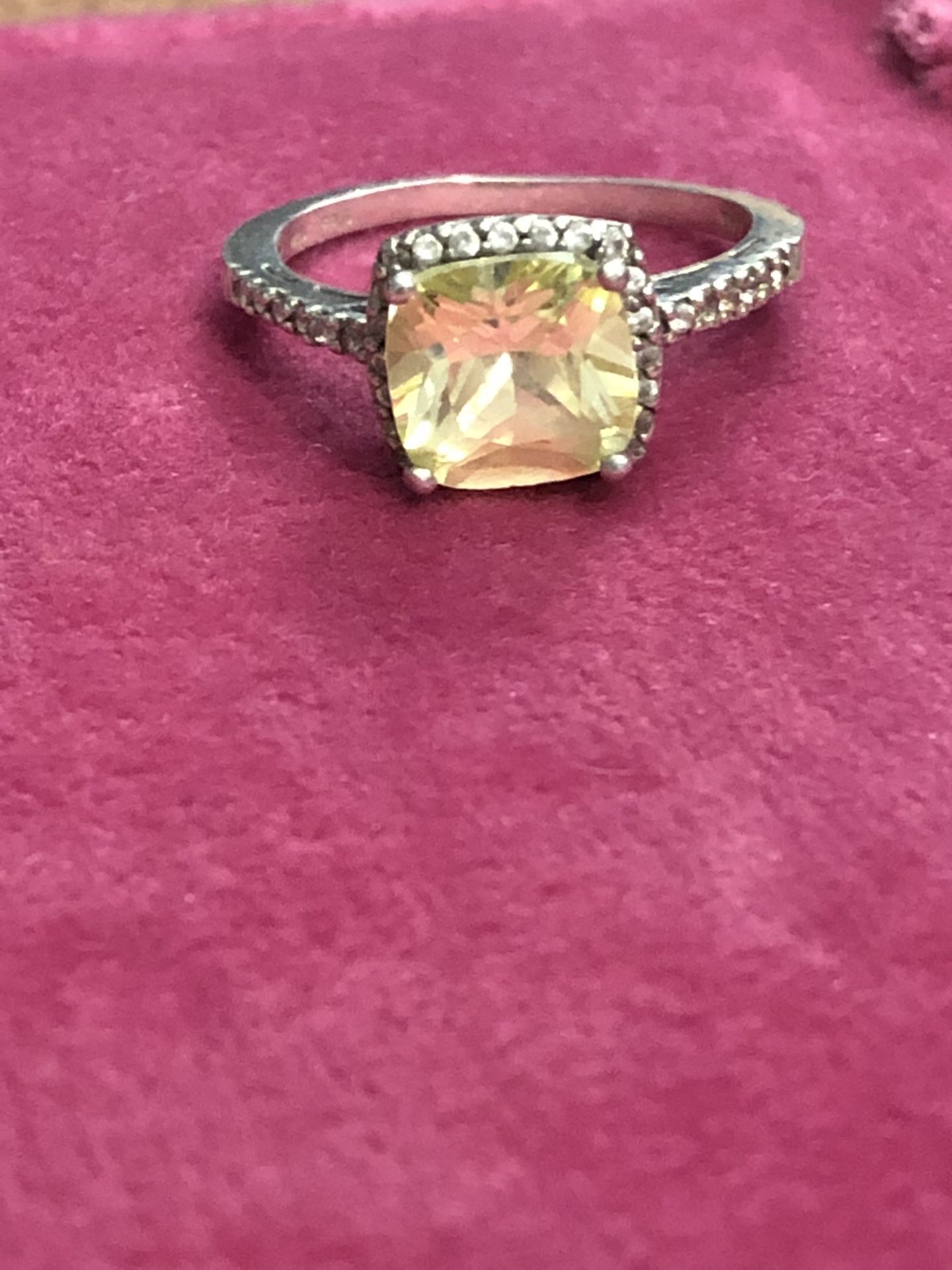 Sterling Silver Size 6 Yellow/Light Green Stone