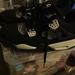 Jordan 4s Black And White 