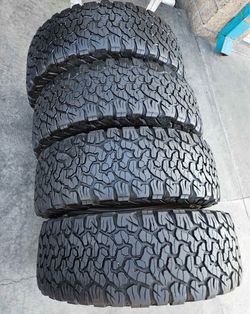 275 60 20 BFGOODRICH ko2 Vendo este Seth de llantas con 80% de vida las 4