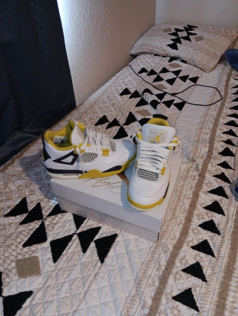 Jordan 4 Retro Vivid Sulfers