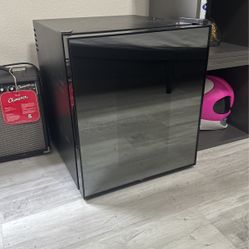 Avanti Glass Mini Fridge 