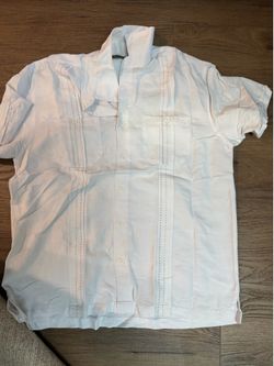 Men’s Cubavera white guayabera shirt with vertical stitching, size L. Rayon & polyester blend. #guayabera #cuban