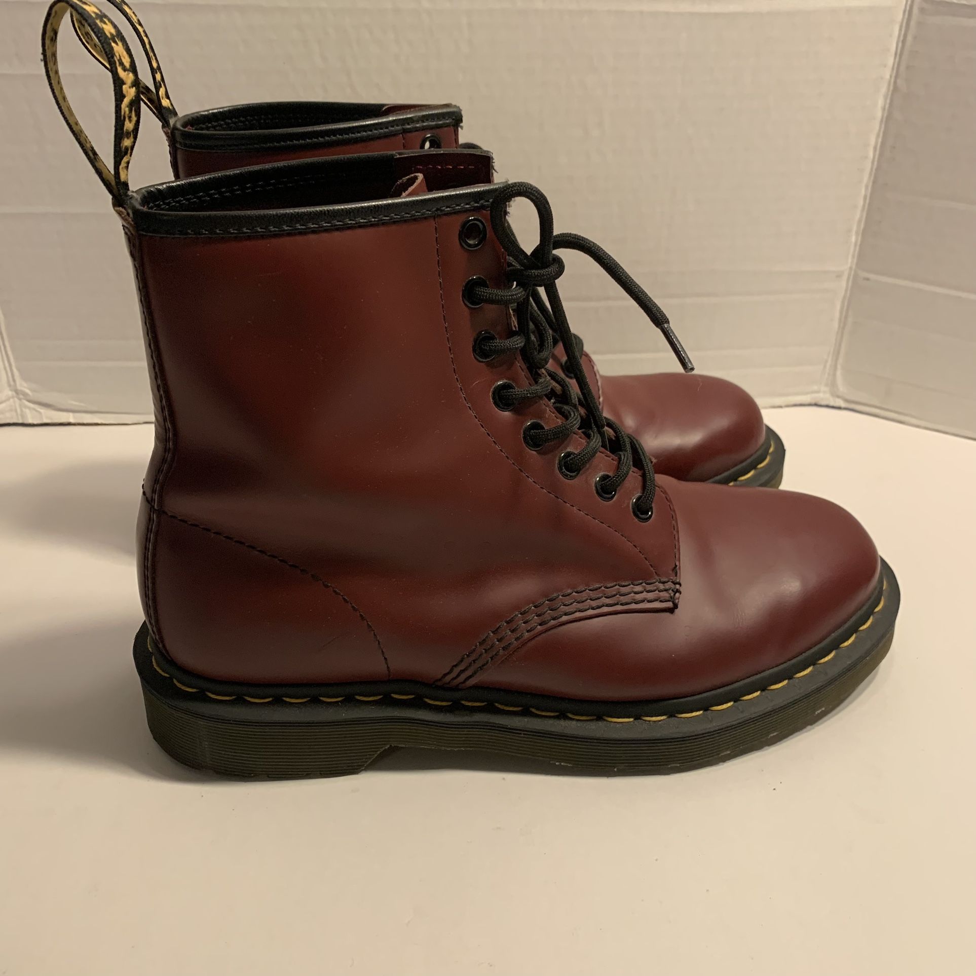 Dr. Martens Air Wair 11822 Women's Combat Boots Size US 8 Cherry Red Lace Up