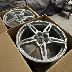 OEM Chevy Corvette C8 Rims And Caps