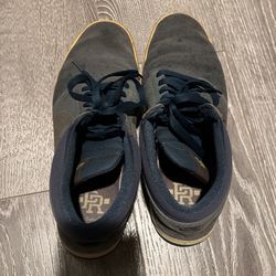 NIKE MEN SHOES Size 9