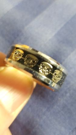Men's wedding Band titanium polished skulls ring size 8.0 11.0