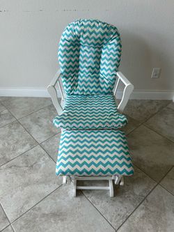 Solid Wood Rocking Chair with Matching Rocking Footstool – Comfortable & Sturdy