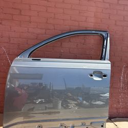 2017 - 2024 AUDI Q7, SQ7 LEFT SIDE FRONT DOOR OEM USED