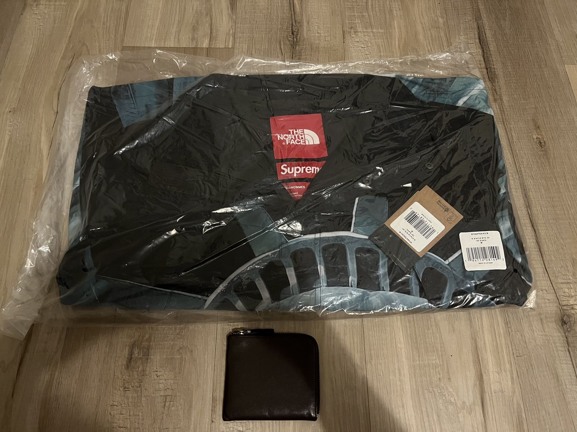 Size M Supreme TNF Statue Of Liberty Jacket Black FW19