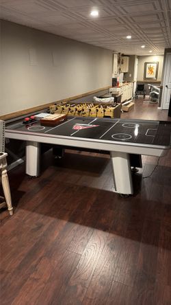 Air hockey table and working condition