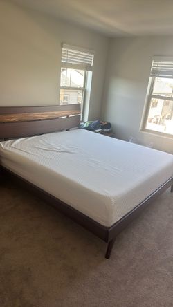 King Memory Foam Mattress | Like New | 12” | 1 Month Old