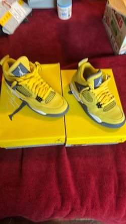 JORDAN 4 lightings sz 8.5 & 6.5