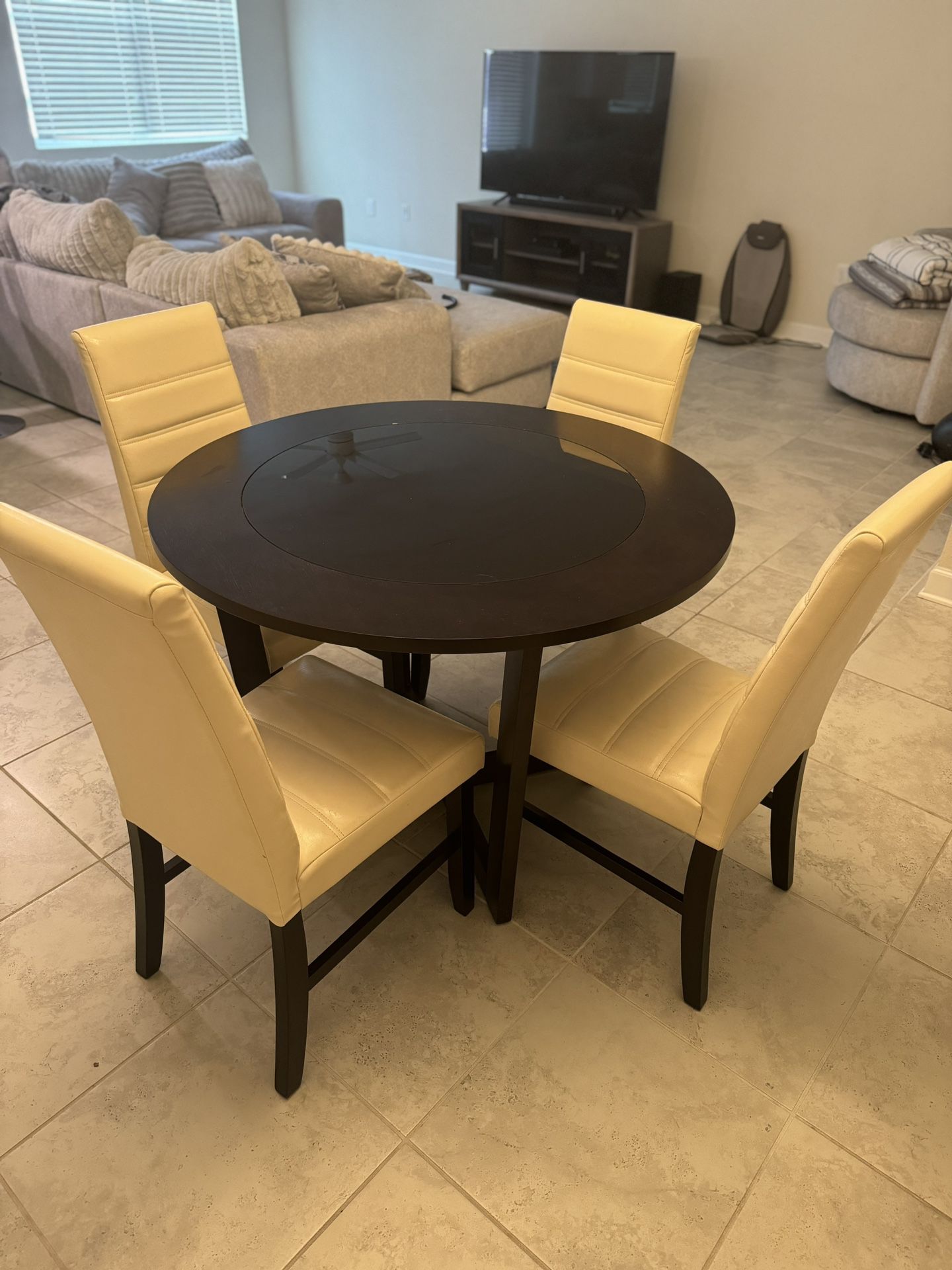 Dining room Table And Chairs