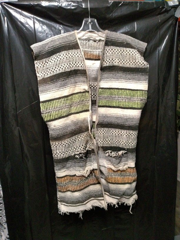 Blanket Poncho Size 2XL.
