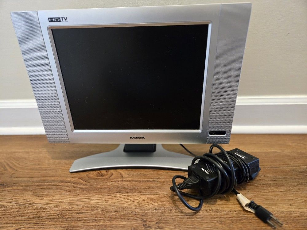 Magnavox 15" 720p HDTV Monitor TV 15MF605T/17