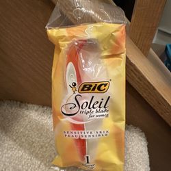 BIC Soleil Triple Blade Razor new $1
