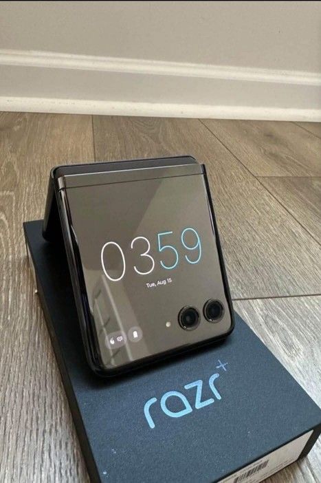 Motorola Razr Plus 2023 5G 128GB Flip Phone 