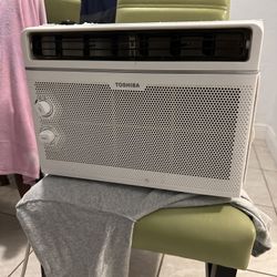 Aire De Pared 5,000 BTU  Como Nuevo