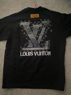 Lv men’s crew neck medium