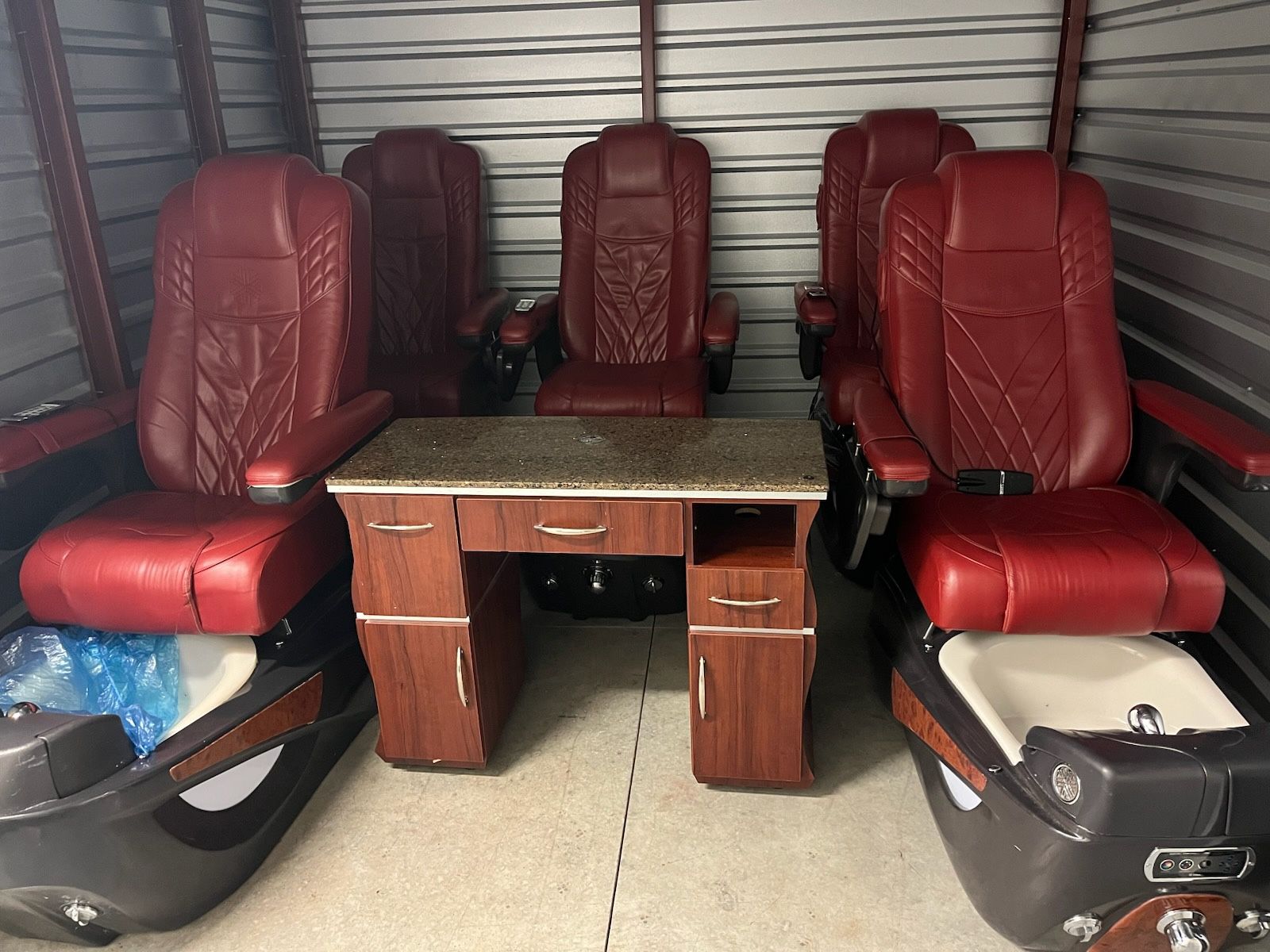 Manicure Table And Pedicure Chair π
π
π