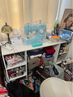 White desk with chair