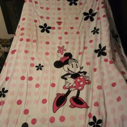 Minnie Mouse Comforter!!