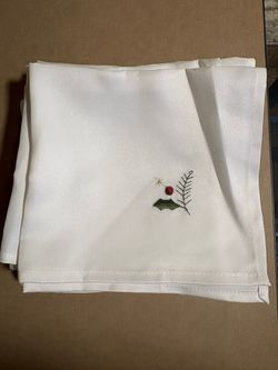 Set of 8 Elegant Christmas Cloth Napkins – 16” x 16” – Embroidered Holiday Design