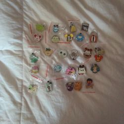 Disney Pins (25)