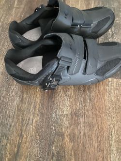 Women’s biking shoe
