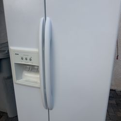 Refrigerator 