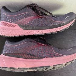 Women’s BROOKS Adrenaline Running Shoes Size 8