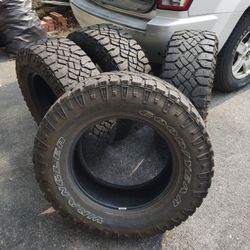 Set Of 4 Good Used Goodyear LT275/70R18 Tires