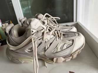 Balenciaga sneaker size 42