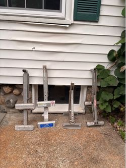 Ladder jacks