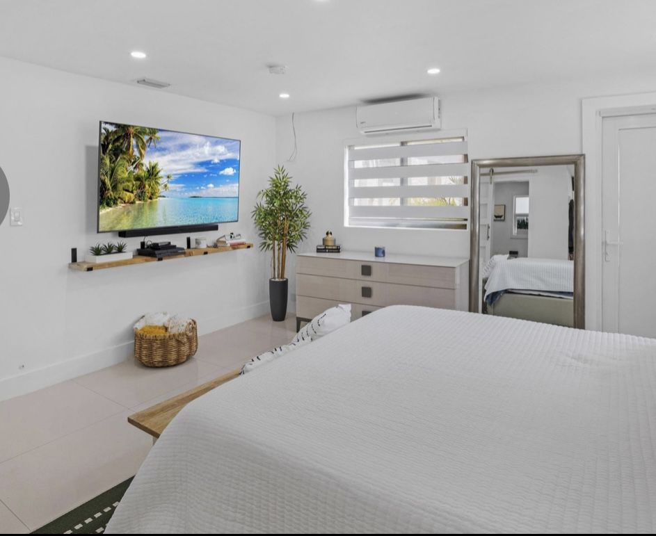 Italian chest of drawers and 2 Night stand