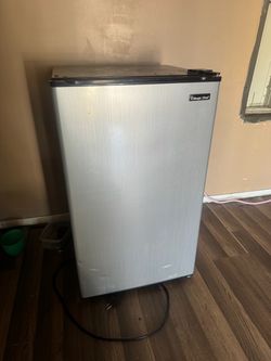 Mini fridge