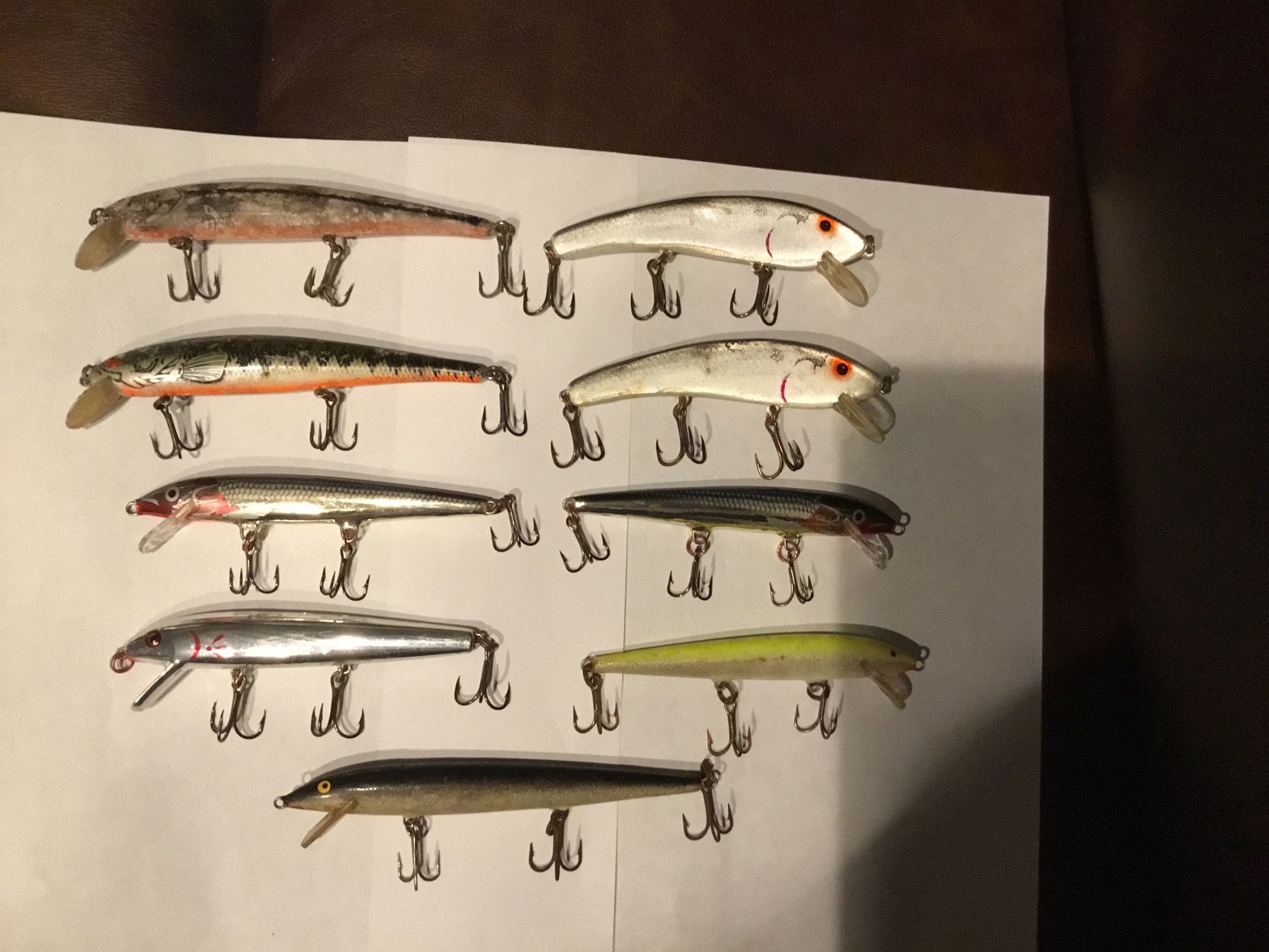 9 crainkbait walleye fishing lures ranging in size from 4 .1/4 to 3. 1/2