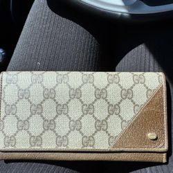Womens Gucci Wallet For $200