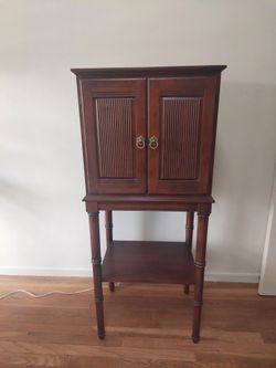 Antique style cabinet