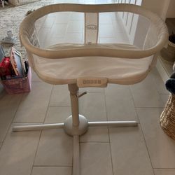 Like New Halo Bassinet