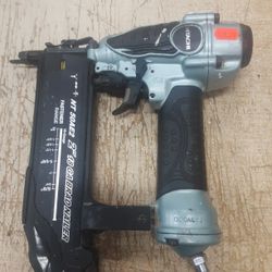 Hitachi NT50AE2 18-Gauge 5/8-Inch to 2-Inch Brad Nailer