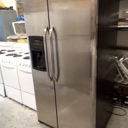 Great Condition Side X Side Refrigerator.