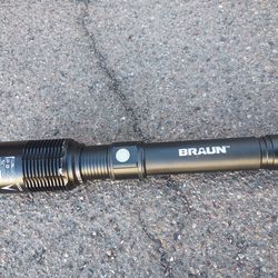 Braun heavy duty rechargeable flashlight