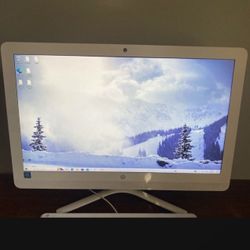 HP 20 Inch All In One PC AMD Quad Core 4 GB RAM 1000 GB HD DVDRW Webcam Wi-Fi Wireless Windows 64 Bit OS 