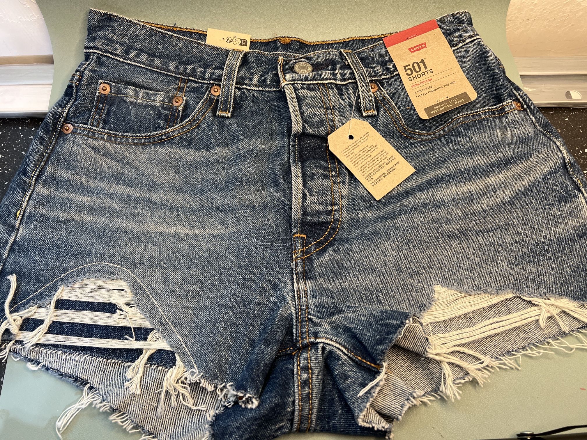 Brand New Women’s Levi’s Jean Shorts 501 Size 27