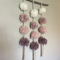 COTTON CANDY Faire | Bohemian pom-pom macrame wall hanging