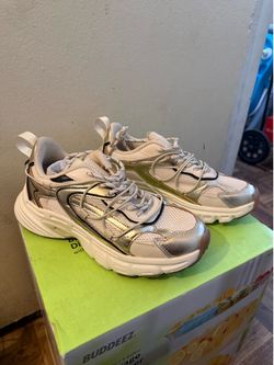 SHOES SIZE 6.5